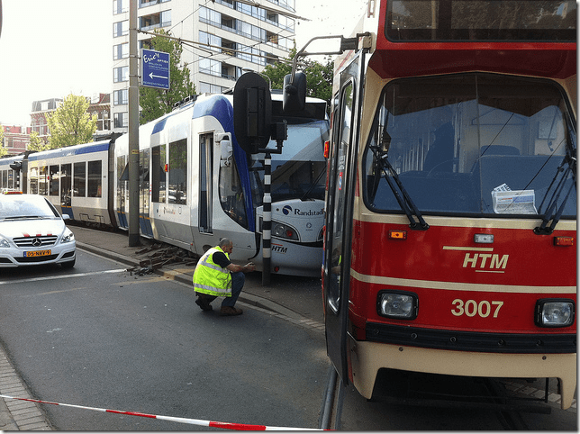 trambotsing 26 04 2011 hoek Conradkade - Laan van Meerdervoort