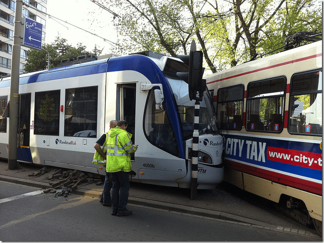 trambotsing 26 04 2011 hoek Conradkade - Laan van Meerdervoort