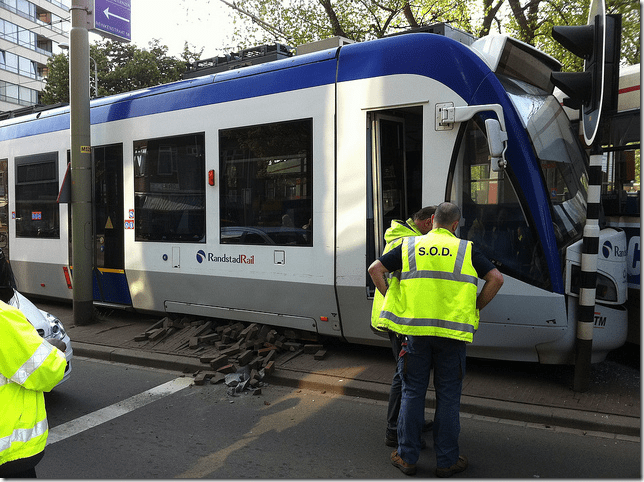 trambotsing 26 04 2011 hoek Conradkade - Laan van Meerdervoort