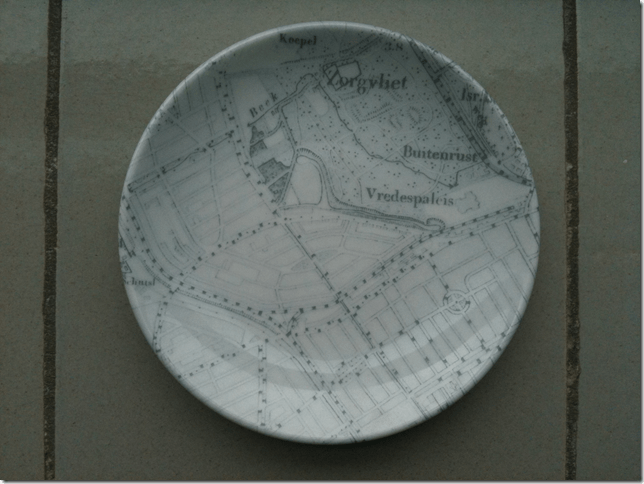 oude stadsplattegrond van Den Haag, op bordje